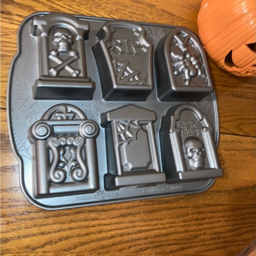 NORDIC WARE Williams -Sonoma Mini Cake Pan Molds Halloween - NWT